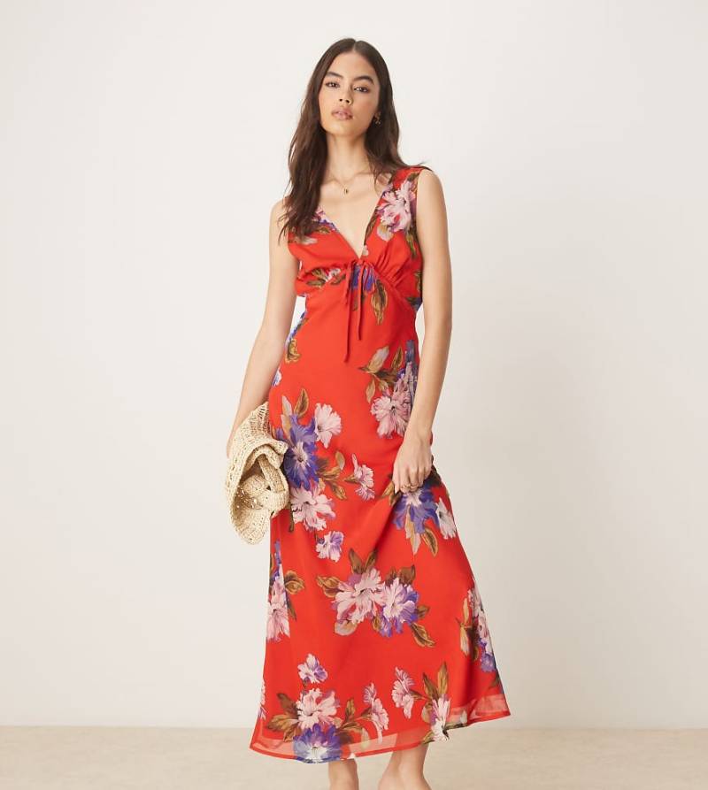 ASOS DESIGN Tall - Träger-Midikleid in Rot geblümt mit Bindedetail am V-Ausschnitt-Bunt von ASOS Tall