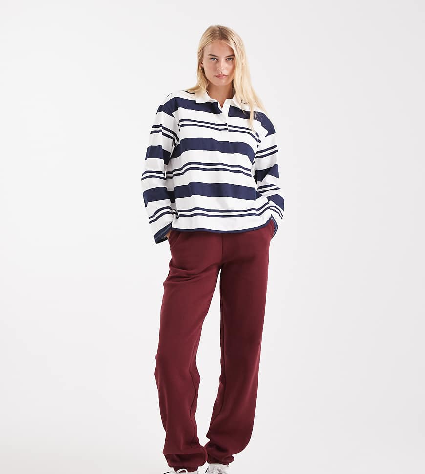 ASOS DESIGN Tall - Ultimate - Jogginghose in Burgunderrot mit weicher Innenseite und Bündchen ASOS DESIGN Tall - Ultimate - Jogginghose in Burgunderrot mit weicher Innenseite und Bündchen von ASOS Tall