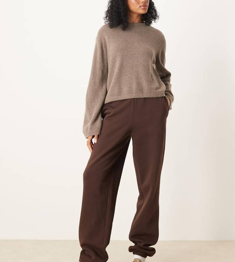 ASOS DESIGN Tall - Ultimate - Jogginghose in Schokobraun mit weicher Innenseite und Bündchen-Brown ASOS DESIGN Tall - Ultimate - Jogginghose in Schokobraun mit weicher Innenseite und Bündchen-Brown von ASOS Tall