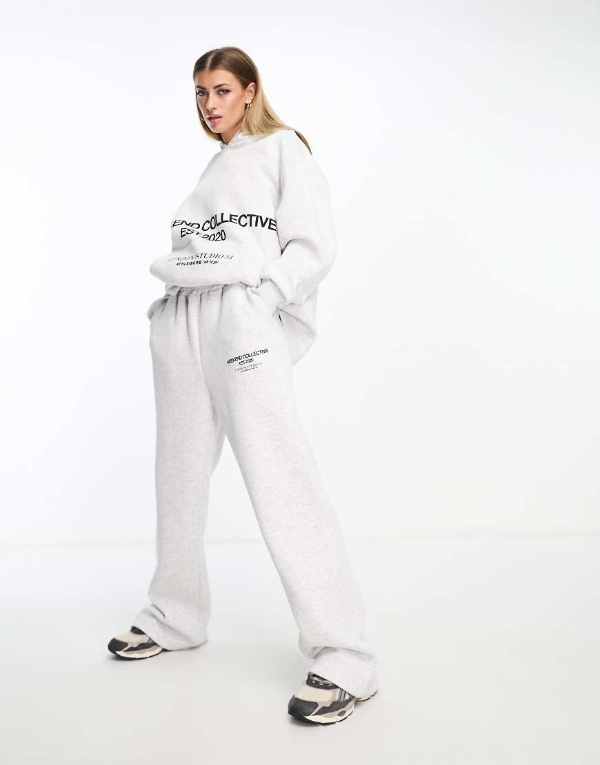 ASOS - Weekend Collective - Oversize-Jogginghose in Grau meliert mit Stapel-Logo von ASOS Weekend Collective