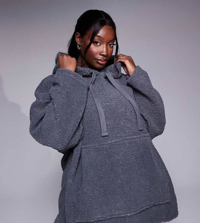 Weekend Collective Curve - Oversize-Kapuzenpullover aus Teddyfell in Grau von ASOS Weekend Collective
