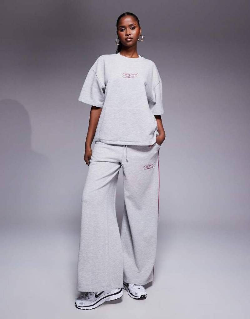 Weekend Collective - Jogginghose in Grau meliert mit Paspelierung in Pflaume und weitem Bein von ASOS Weekend Collective