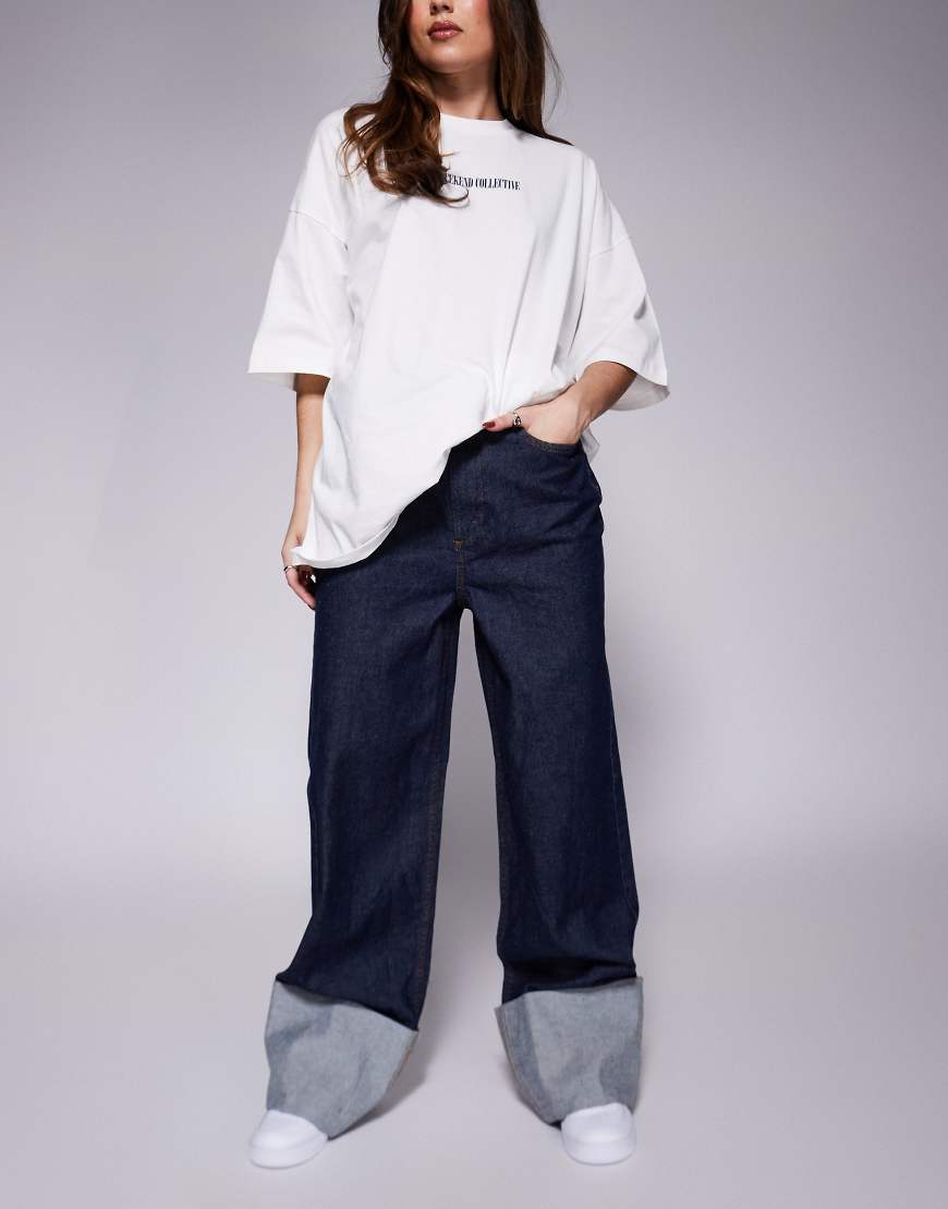 Weekend Collective - Mom-Jeans in indigoblauer Waschung mit Umschlag von ASOS Weekend Collective