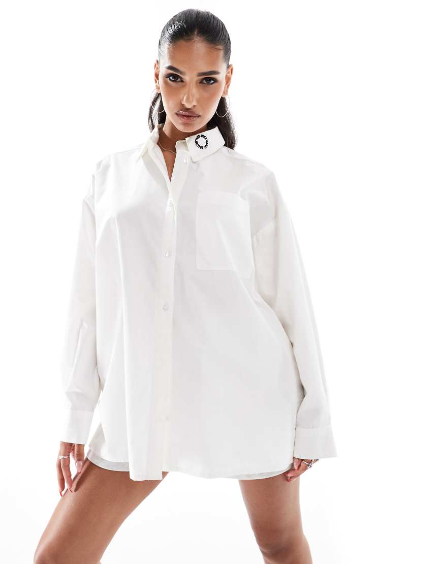 Weekend Collective - Oversize-Hemdbluse in Weiß Weekend Collective - Oversize-Hemdbluse in Weiß von ASOS Weekend Collective