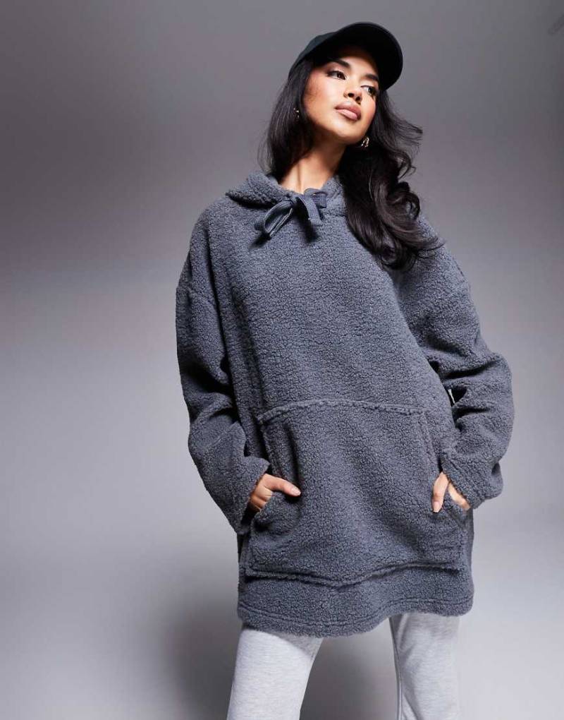 Weekend Collective - Oversize-Kapuzenpullover aus Teddyfell in Grau von ASOS Weekend Collective