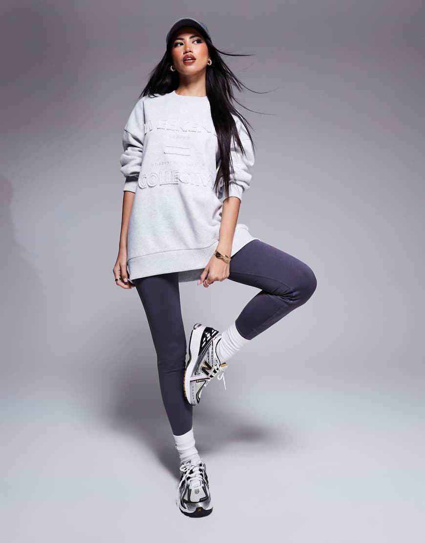 Weekend Collective - Sweatshirt in meliertem Grau mit Logo im Used-Look von ASOS Weekend Collective