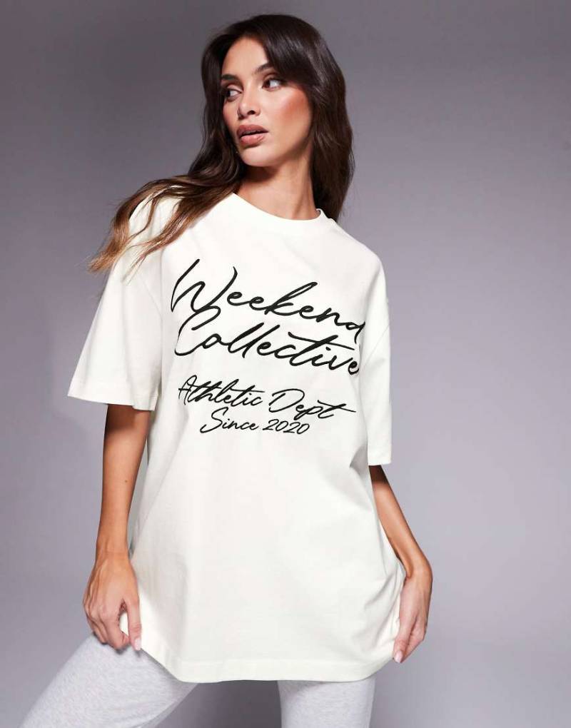 Weekend Collective - T-Shirt in Cremeweiß mit gesticktem Kritzel-Print von ASOS Weekend Collective