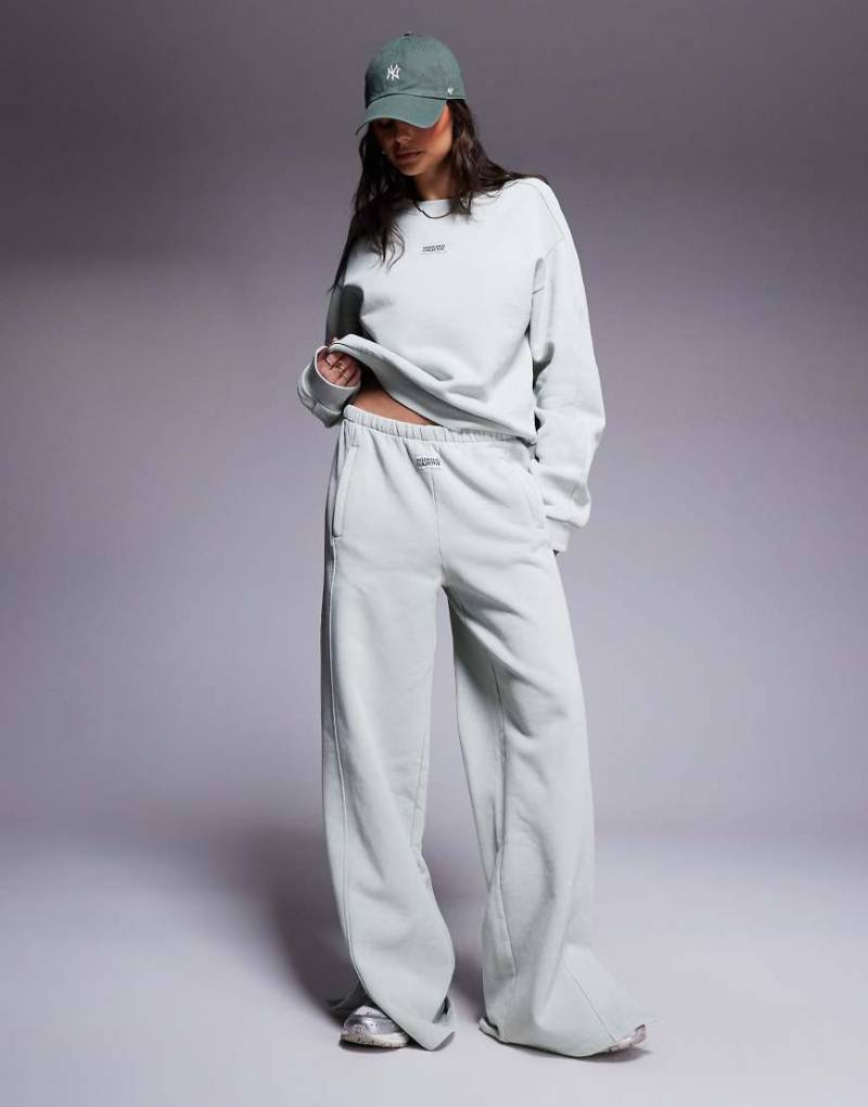Weekend Collective - Weit geschnittene Jogginghose in verwaschenem Salbeigrün, Kombiteil von ASOS Weekend Collective