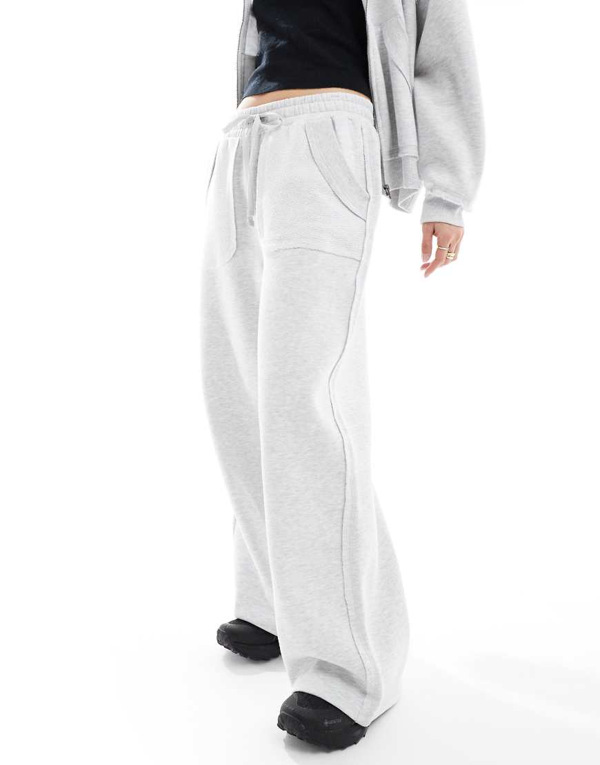 ASOS DESIGN Weekend Collective - Oversize-Jogginghose in meliertem Grau mit umgekehrter Naht von ASOS Weekend Collective