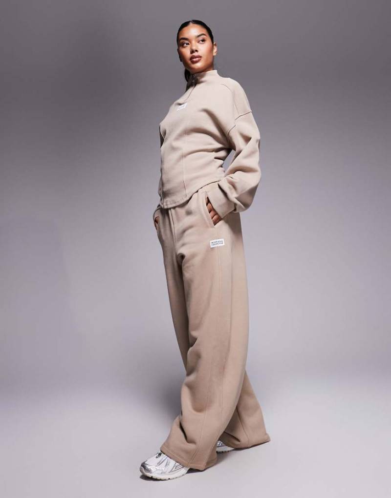ASOS - Weekend Collective - Schwere Jogginghose in Mokka mit weitem Schnitt, Kombiteil-Brown von ASOS Weekend Collective