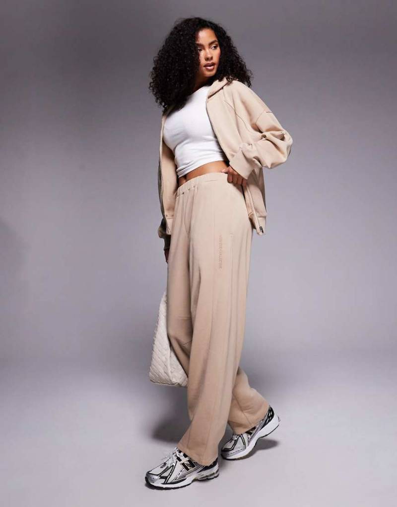 Weekend Collective - Barrel-Jogginghose in Schokobraun, Kombiteil-Brown von ASOS Weekend Collective
