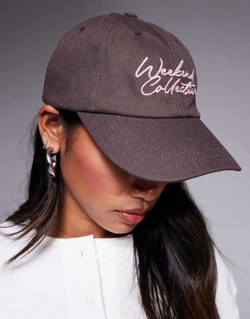 Weekend Collective - Baseballkappe in Schokobraun mit Kritzelstickerei-Brown von ASOS Weekend Collective
