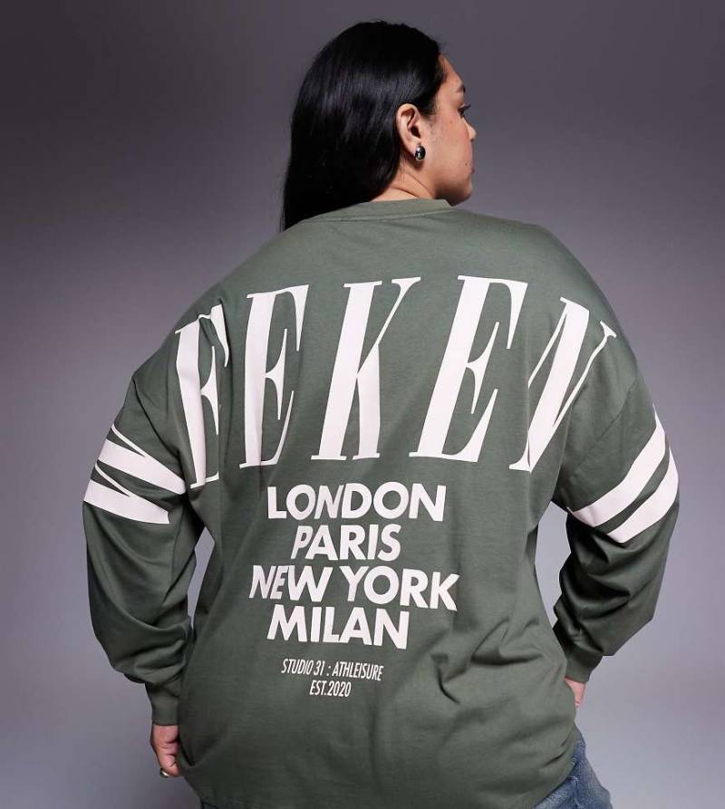 Weekend Collective Curve - Icon - Langärmliges Oversize-T-Shirt in Khaki mit Stapel-Logo auf dem Rücken-Grün von ASOS Weekend Collective