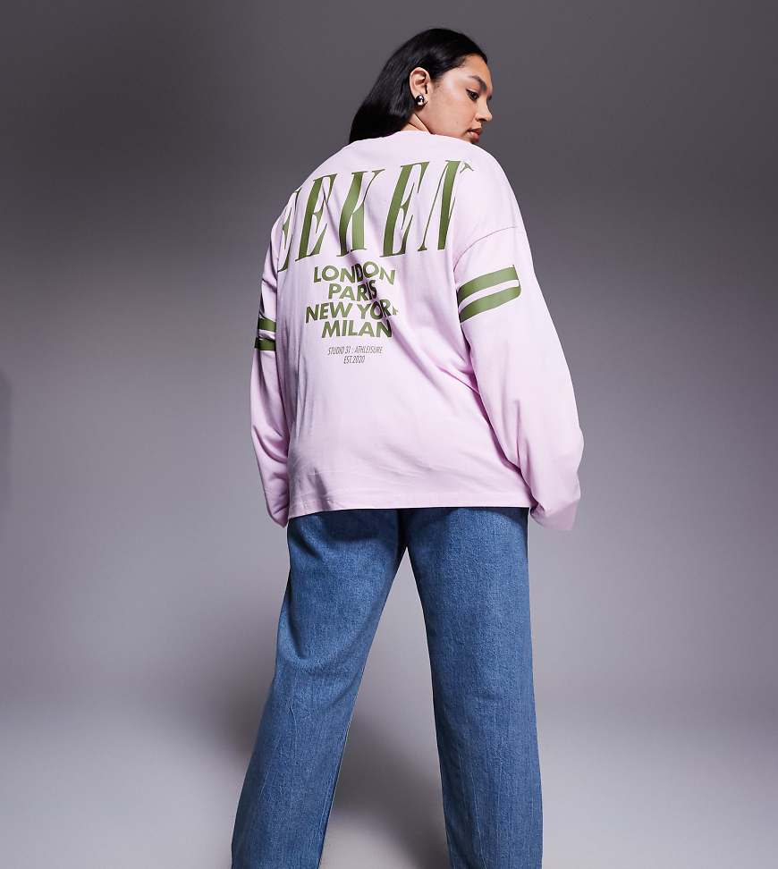 Weekend Collective Curve - Icon - Langärmliges Oversize-T-Shirt in Rosa mit Stapel-Logo auf dem Rücken Weekend Collective Curve - Icon - Langärmliges Oversize-T-Shirt in Rosa mit Stapel-Logo auf dem Rücken von ASOS Weekend Collective