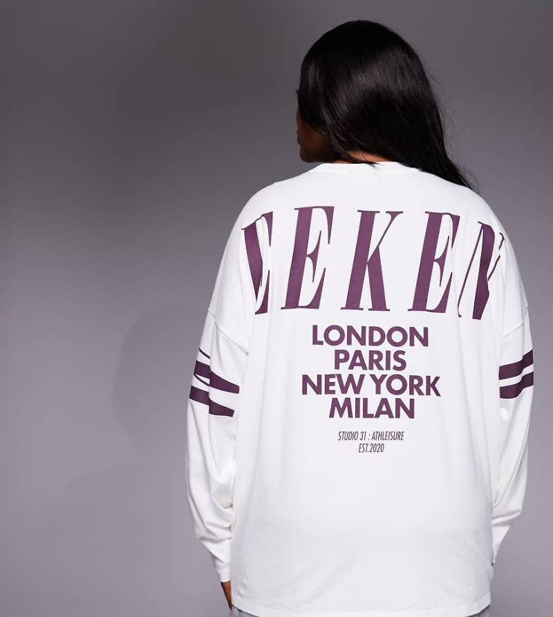 Weekend Collective Curve - Icon - Langärmliges Shirt in Cremeweiß und Pflaume mit gestapeltem Rückenlogo von ASOS Weekend Collective