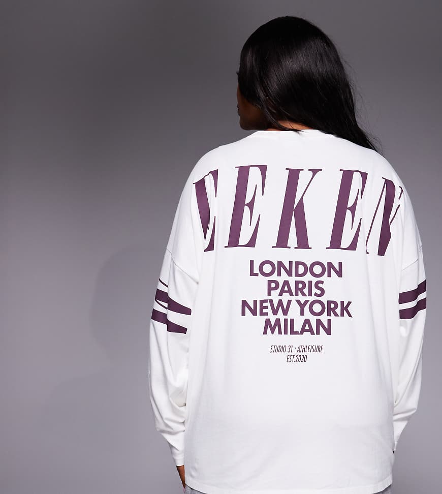 Weekend Collective Curve - Icon - Langärmliges Shirt in Cremeweiß und Pflaume mit gestapeltem Rückenlogo von ASOS Weekend Collective