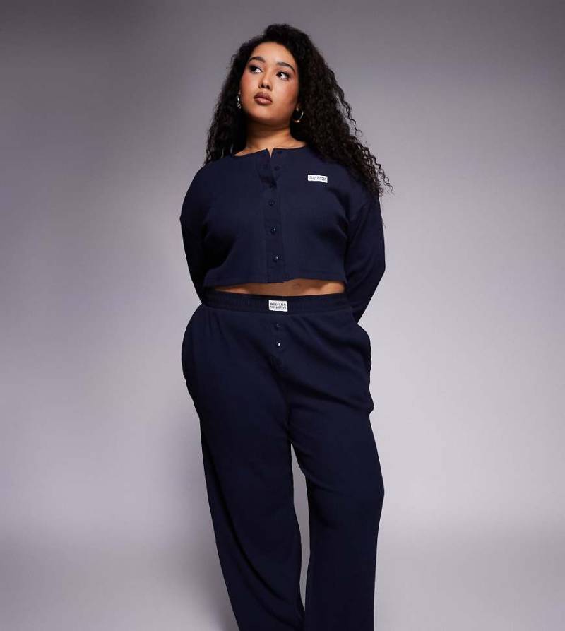 Weekend Collective Curve - Jogginghose in Marineblau mit weitem Bein und Nylon-Detail, Kombiteil Weekend Collective Curve - Jogginghose in Marineblau mit weitem Bein und Nylon-Detail, Kombiteil von ASOS Weekend Collective