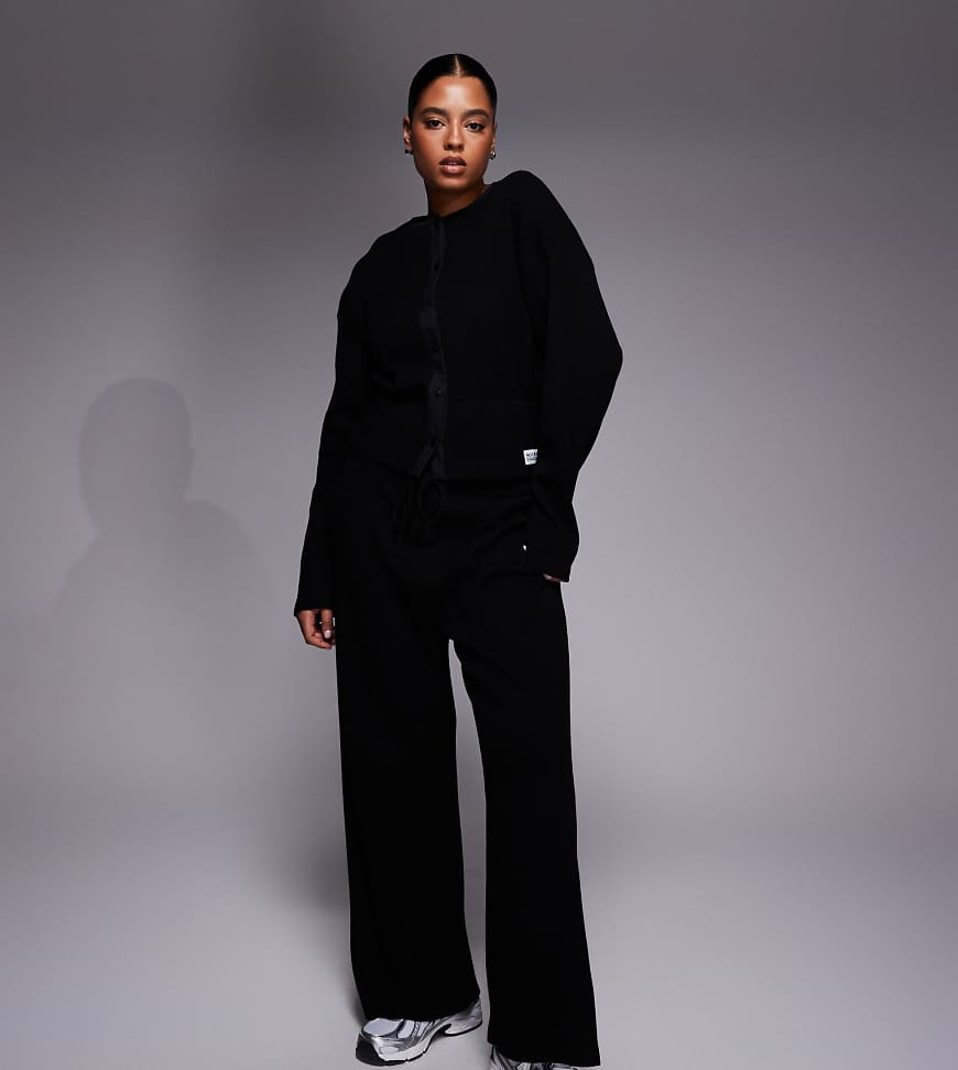 Weekend Collective Curve - Jogginghose in Schwarz mit Waffelstruktur und weitem Bein, Kombiteil von ASOS Weekend Collective