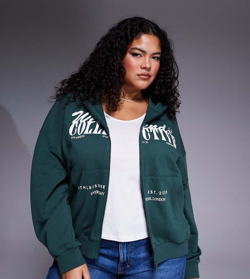 Weekend Collective Curve - Kapuzenjacke in Grün mit verschiedenen Schriftzügen von ASOS Weekend Collective