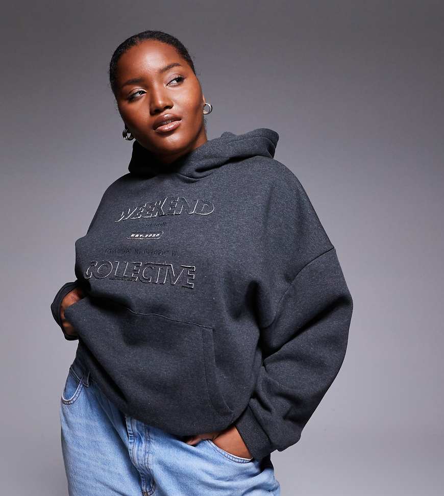 Weekend Collective Curve - Kapuzenpullover in meliertem Anthrazit mit Grafikmotiv-Applikation-Grau Weekend Collective Curve - Kapuzenpullover in meliertem Anthrazit mit Grafikmotiv-Applikation-Grau von ASOS Weekend Collective