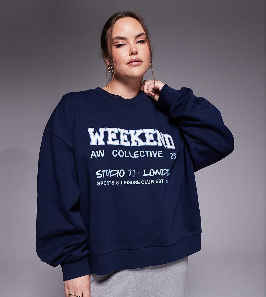 Weekend Collective Curve - Sweatshirt in Marineblau mit Grafikprint von ASOS Weekend Collective