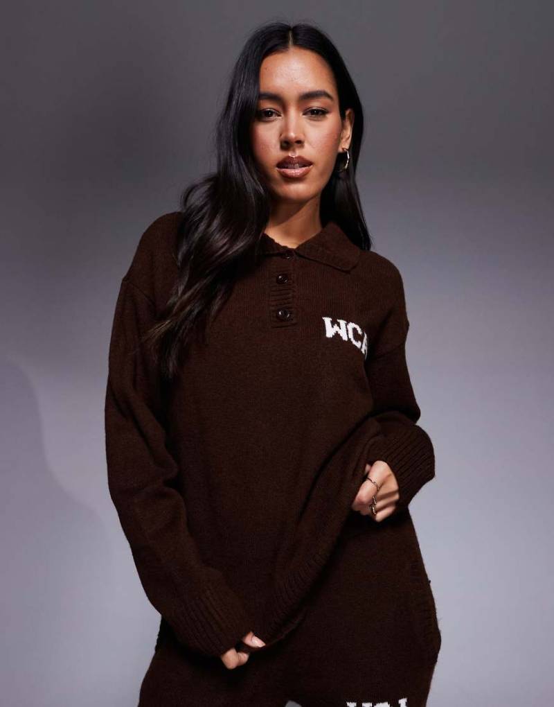 Weekend Collective - Gestricktes Rugby-Sweatshirt in Schokobraun mit College-Print, Kombiteil-Brown von ASOS Weekend Collective
