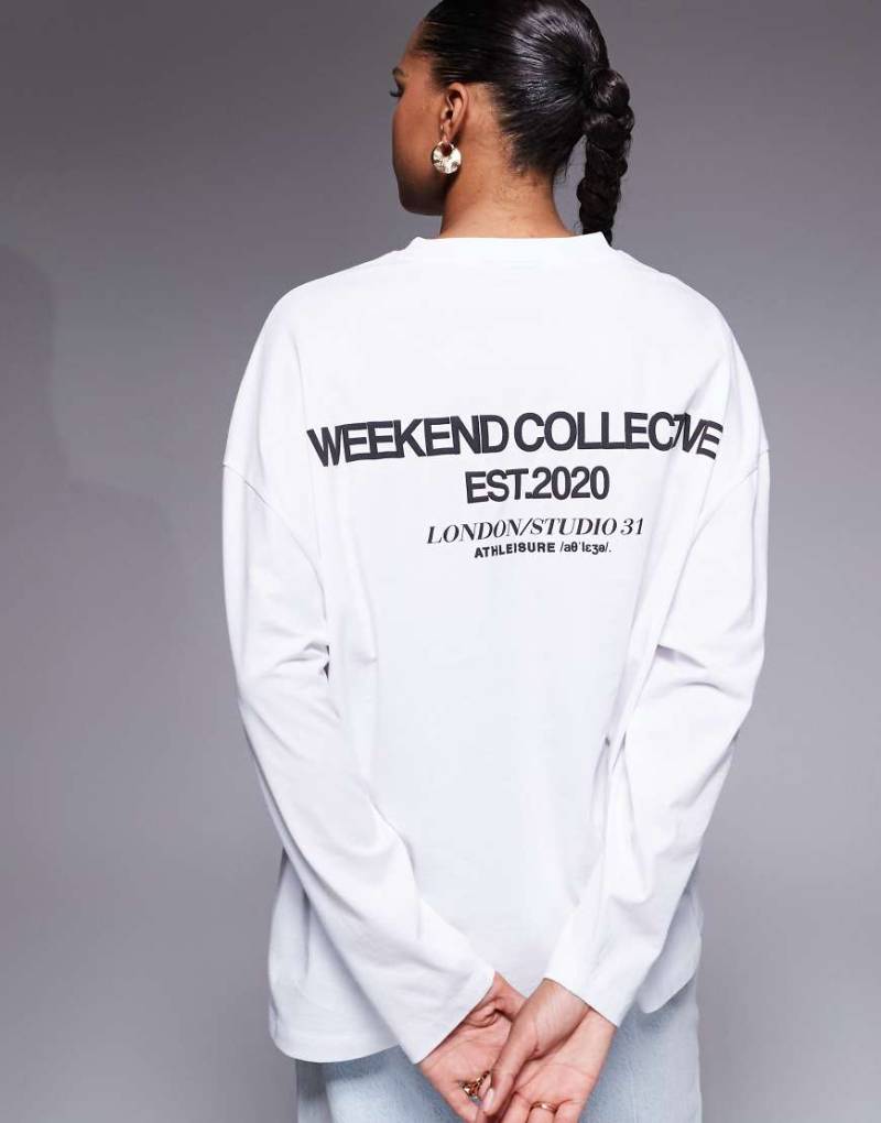 Weekend Collective - Icon - Langärmliges Oversize-Shirt in Weiß mit dicker Schriftgrafik hinten von ASOS Weekend Collective