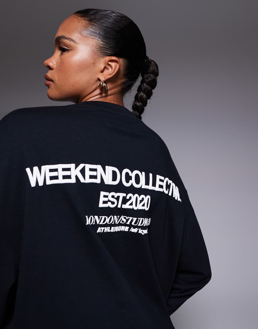 Weekend Collective - Icon - Langärmliges Oversize-T-Shirt Schwarz mit dicker Schriftgrafik hinten von ASOS Weekend Collective