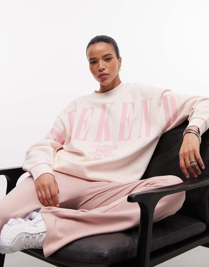 Weekend Collective - Icon - Sweatshirt in farblich abgestimmtem Rosa mit Stapel-Logo von ASOS Weekend Collective