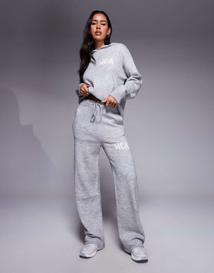 Weekend Collective - Jogginghose aus Strickstoff in Grau mit College-Grafikprint und weitem Bein, Kombiteil von ASOS Weekend Collective