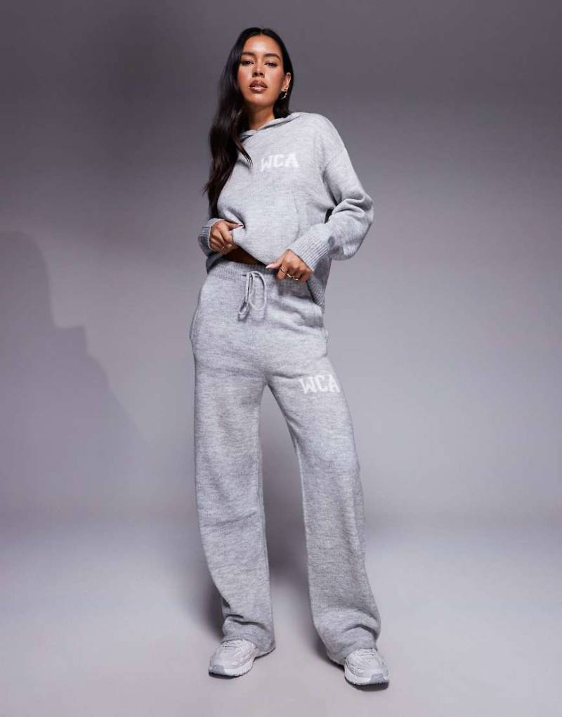 Weekend Collective - Jogginghose aus Strickstoff in Grau mit College-Grafikprint und weitem Bein, Kombiteil von ASOS Weekend Collective