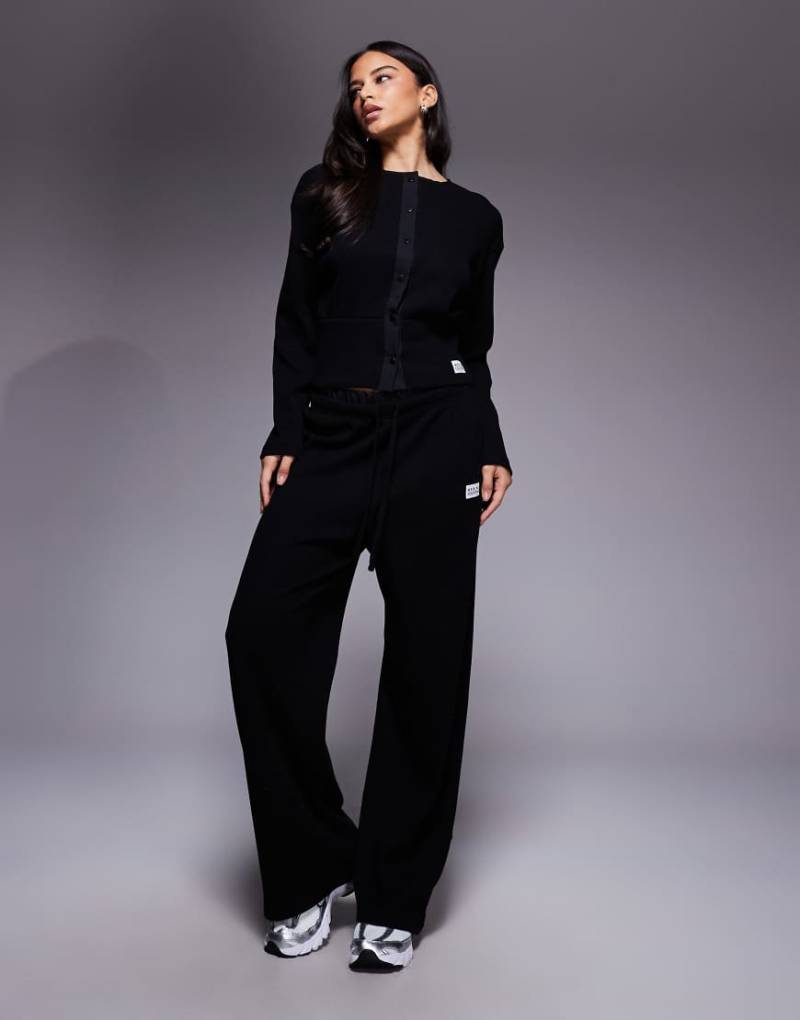 Weekend Collective - Jogginghose in Schwarz mit Waffelstruktur und weitem Bein, Kombiteil von ASOS Weekend Collective