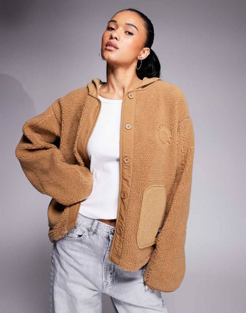 Weekend Collective - Kapuzenjacke aus Teddyfell und geripptem Strickgewebe in neutralem Farbton von ASOS Weekend Collective