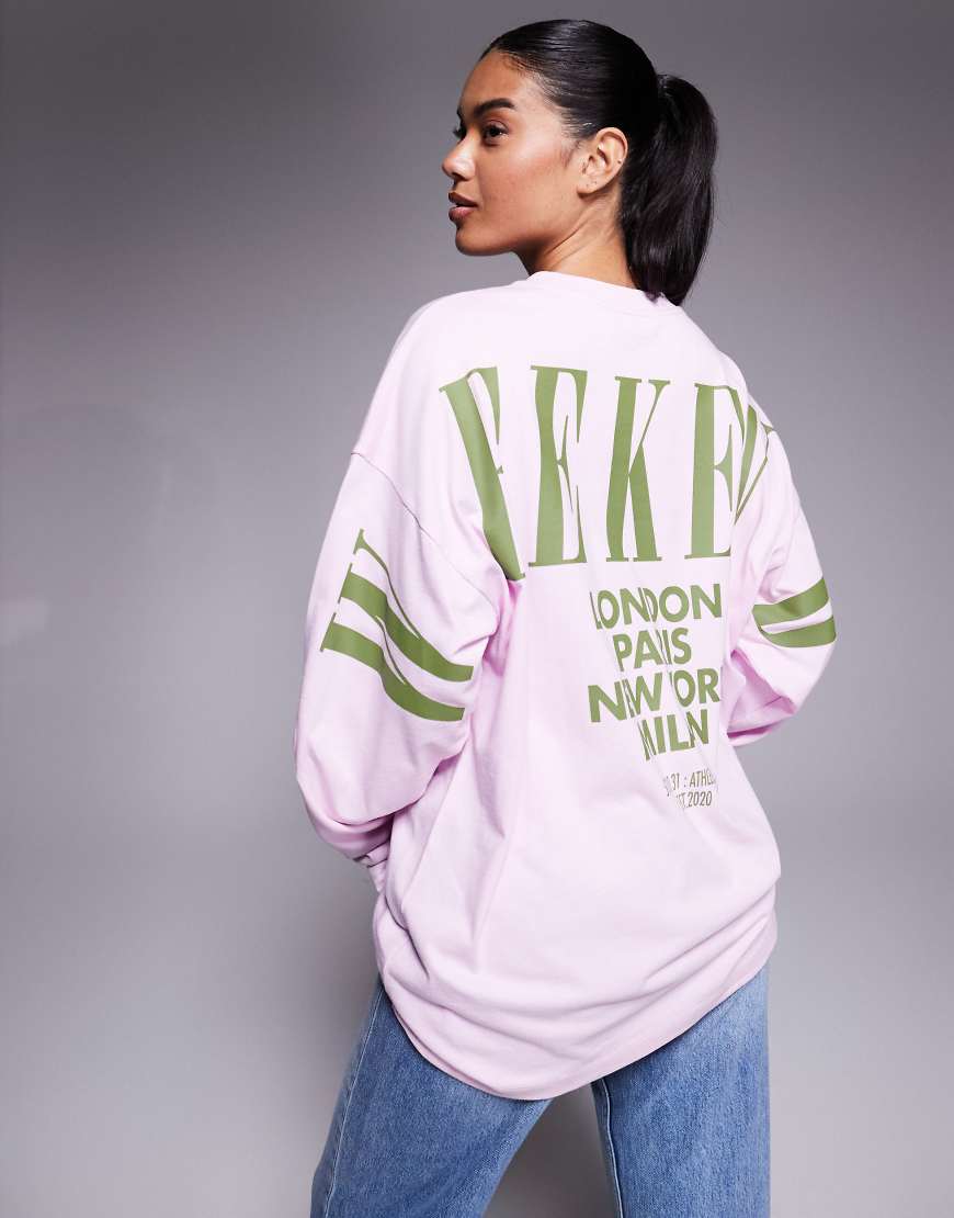 Weekend Collective - Langärmliges Oversize-T-Shirt in Rosa mit Stapel-Logo am Rücken von ASOS Weekend Collective