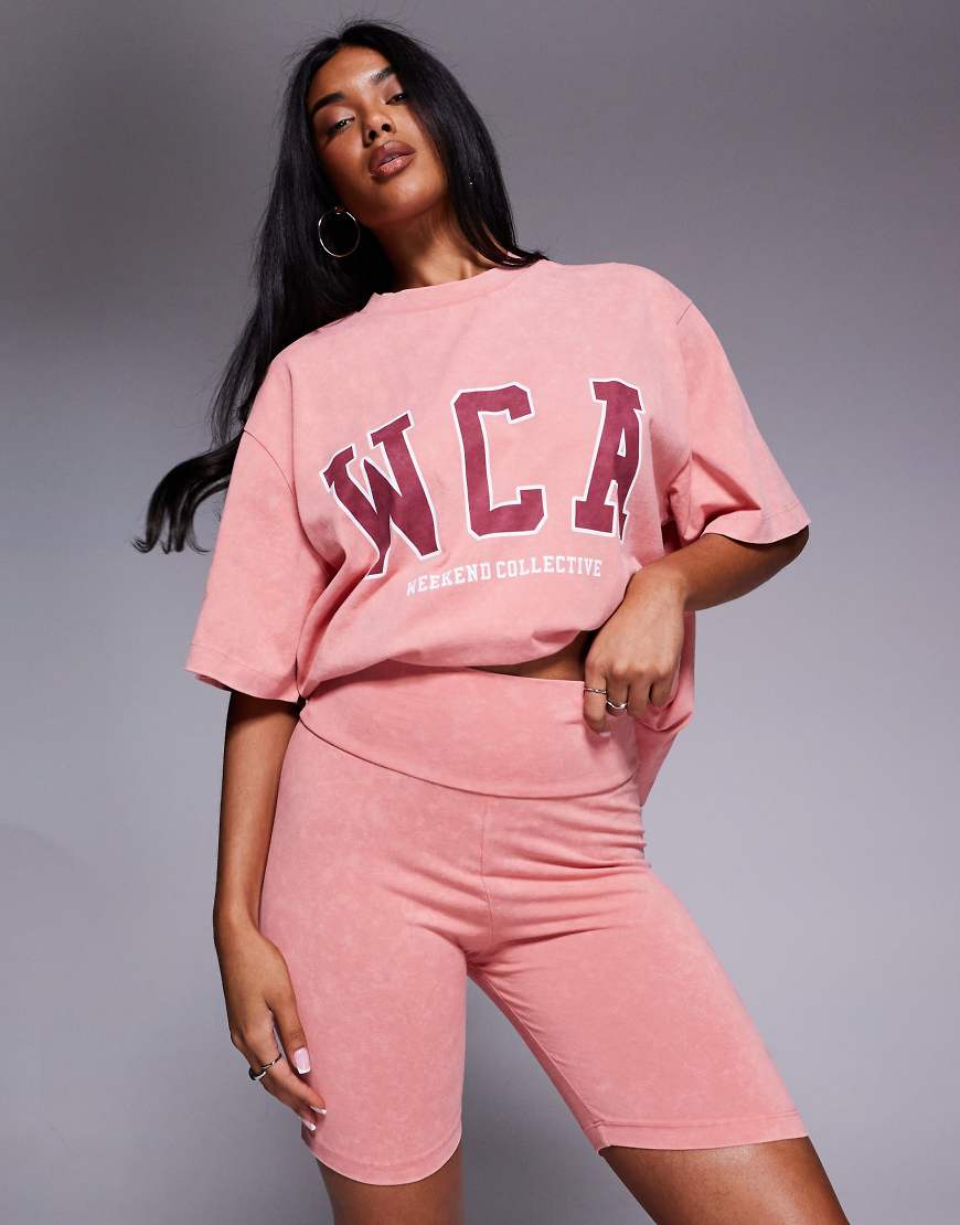 Weekend Collective - Leggings-Shorts in verwaschenem Pfirsich mit College-Print, Kombiteil-Orange von ASOS Weekend Collective