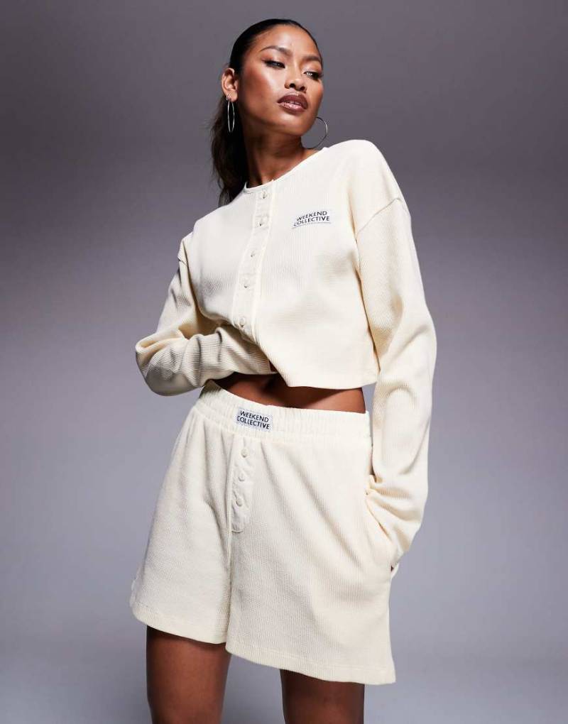 Weekend Collective - Oberteil in Buttermilchgelb mit Waffelstruktur, Knopfleiste und Nylon, Kombiteil von ASOS Weekend Collective