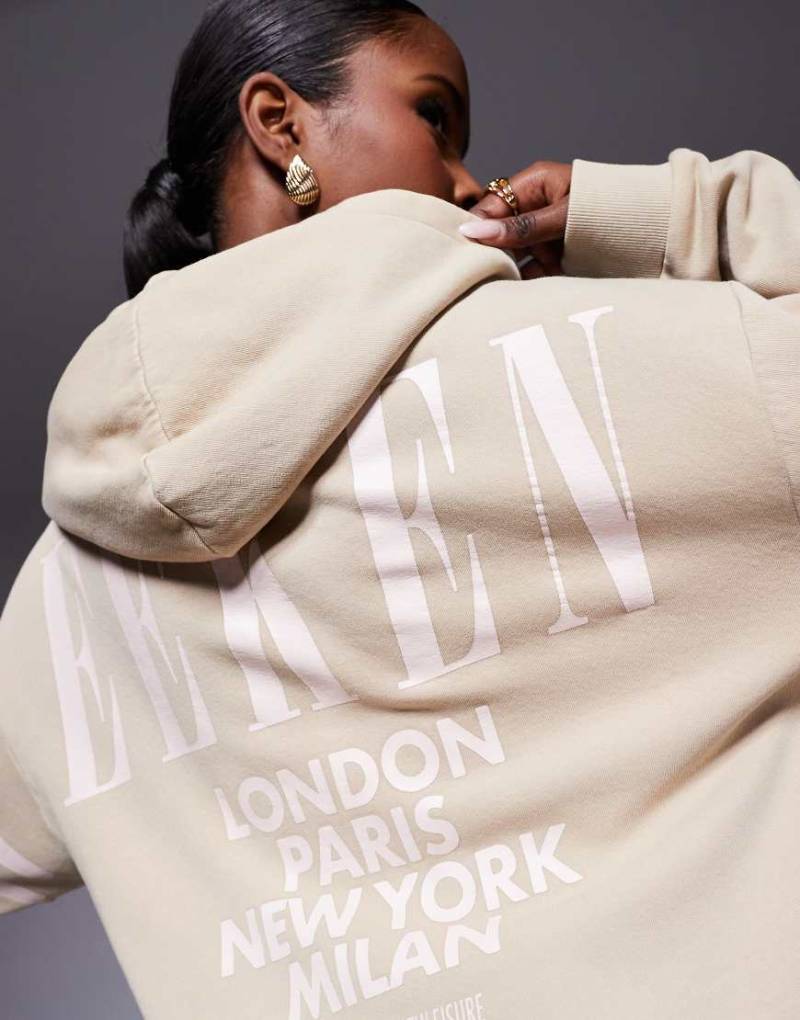 Weekend Collective - Oversize-Kapuzenpullover in verwaschenem Steinbeige und Rosa mit Stapel-Logo am Rücken-Neutral von ASOS Weekend Collective