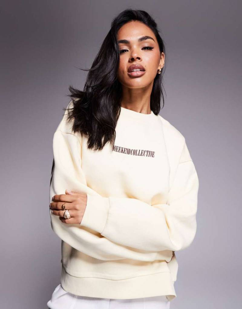 Weekend Collective - Oversize-Sweatshirt in Buttermilchgelb mit Stapel-Logo am Rücken von ASOS Weekend Collective