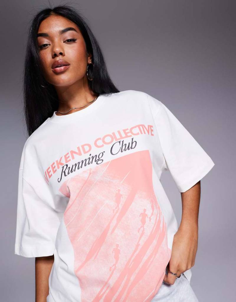 Weekend Collective - Oversize-T-Shirt in Cremeweiß mit „Running Club"-Fotoprint von ASOS Weekend Collective