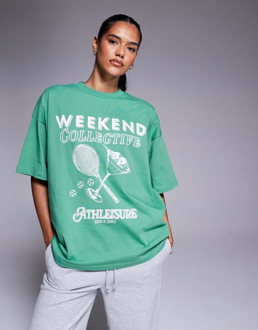 Weekend Collective - Oversize-T-Shirt in Grün mit „Athleisure"-Tennis Club-Grafikprint Weekend Collective - Oversize-T-Shirt in Grün mit „Athleisure"-Tennis Club-Grafikprint von ASOS Weekend Collective