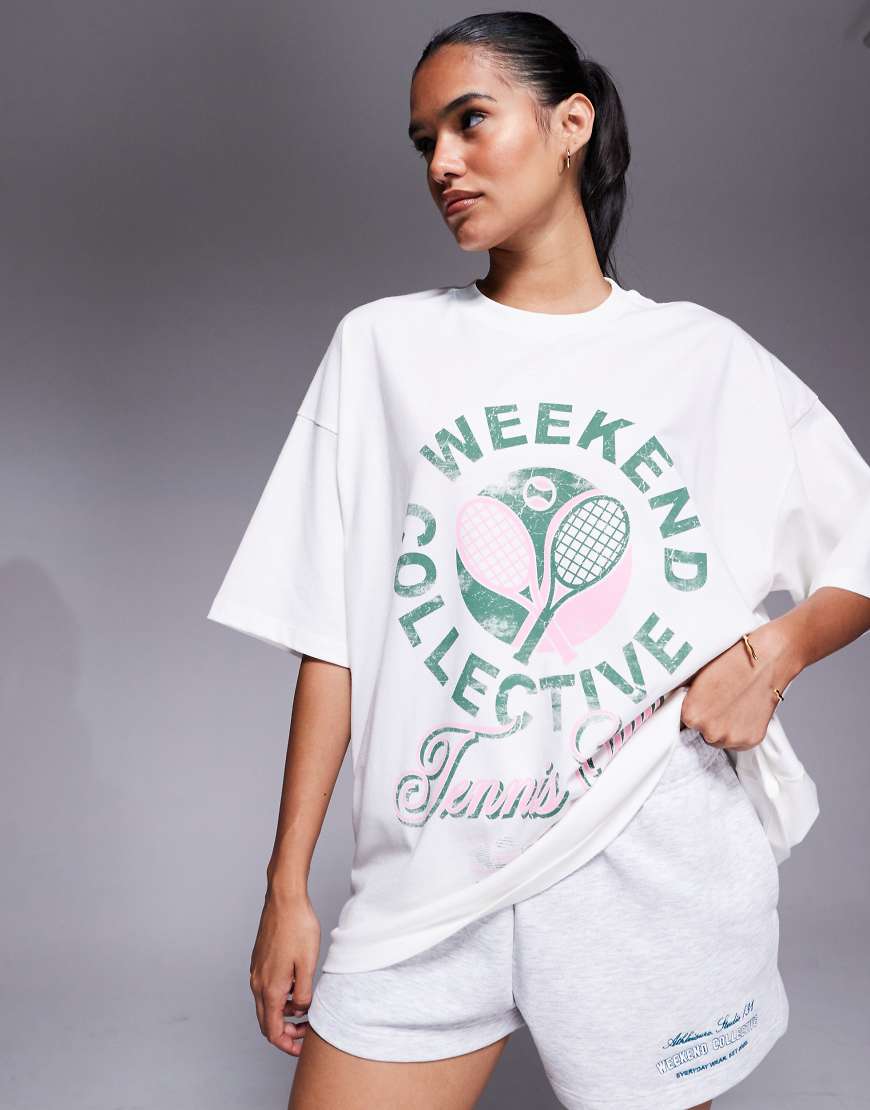 Weekend Collective - Oversize-T-Shirt in Grün mit Athleisure Tennis-Grafikprint-Weiß Weekend Collective - Oversize-T-Shirt in Grün mit Athleisure Tennis-Grafikprint-Weiß von ASOS Weekend Collective