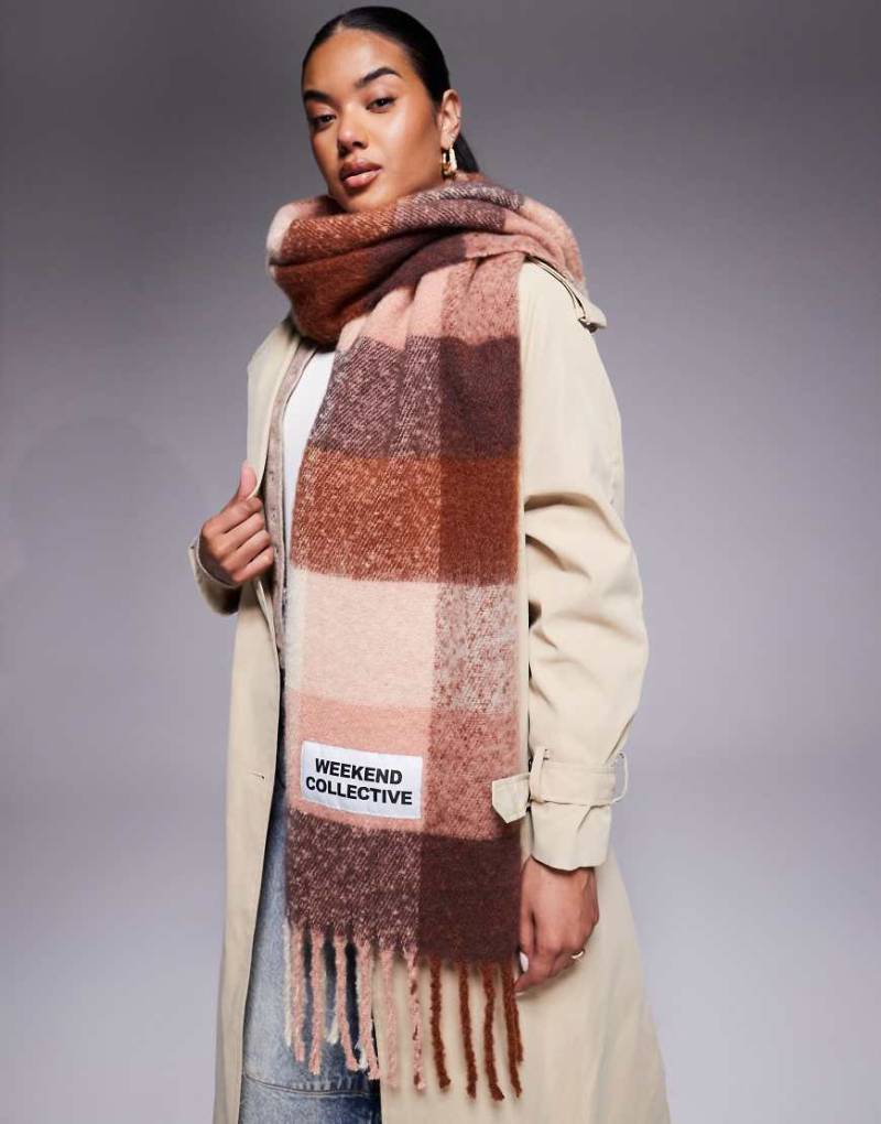Weekend Collective - Schal in Orange und Schokobraun kariert-Bunt Weekend Collective - Schal in Orange und Schokobraun kariert-Bunt von ASOS Weekend Collective