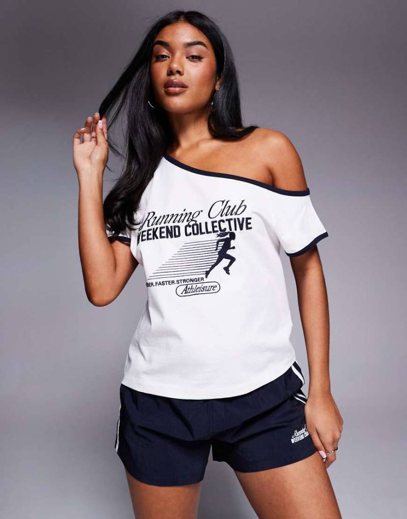 Weekend Collective - Schulterfreies T-Shirt in Creme mit Kontrasteinfassung in Marineblau und Läufer-Grafikprint, Kombiteil-Weiß von ASOS Weekend Collective