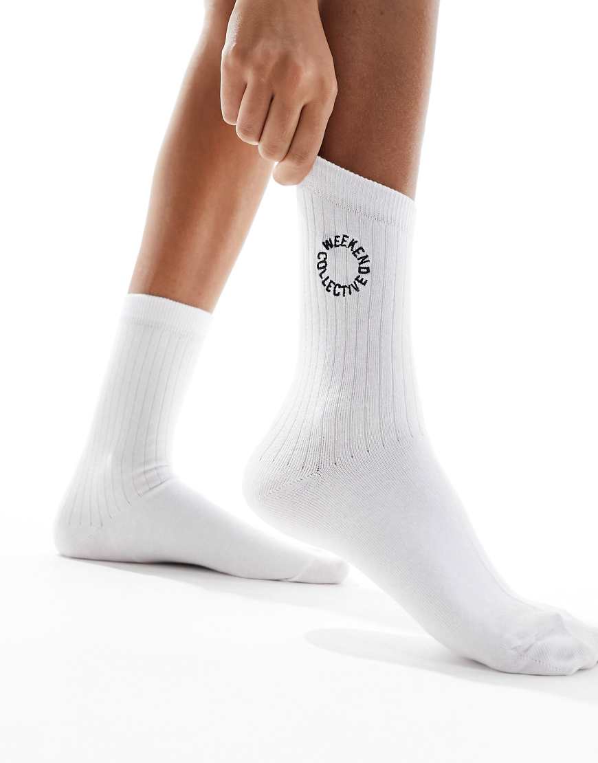 Weekend Collective - Socken in Weiß von ASOS Weekend Collective