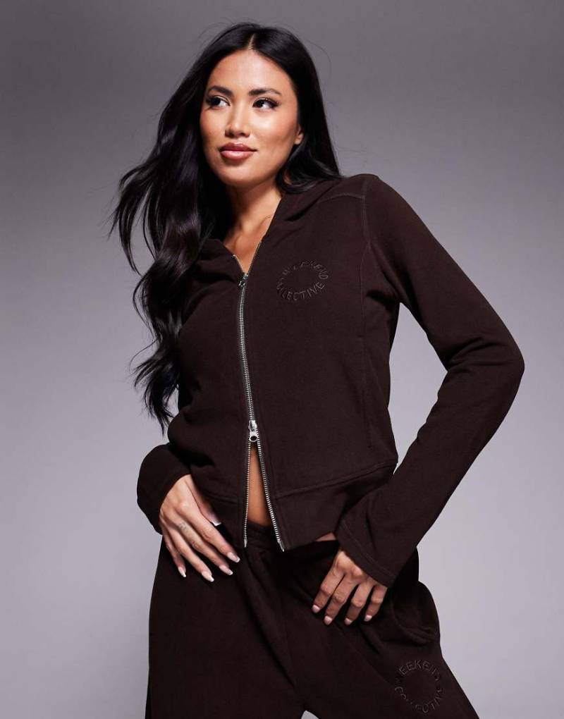 Weekend Collective - Sweatjacke aus elastischem Mikro-Fleece in Schokobraun, Kombiteil-Brown von ASOS Weekend Collective