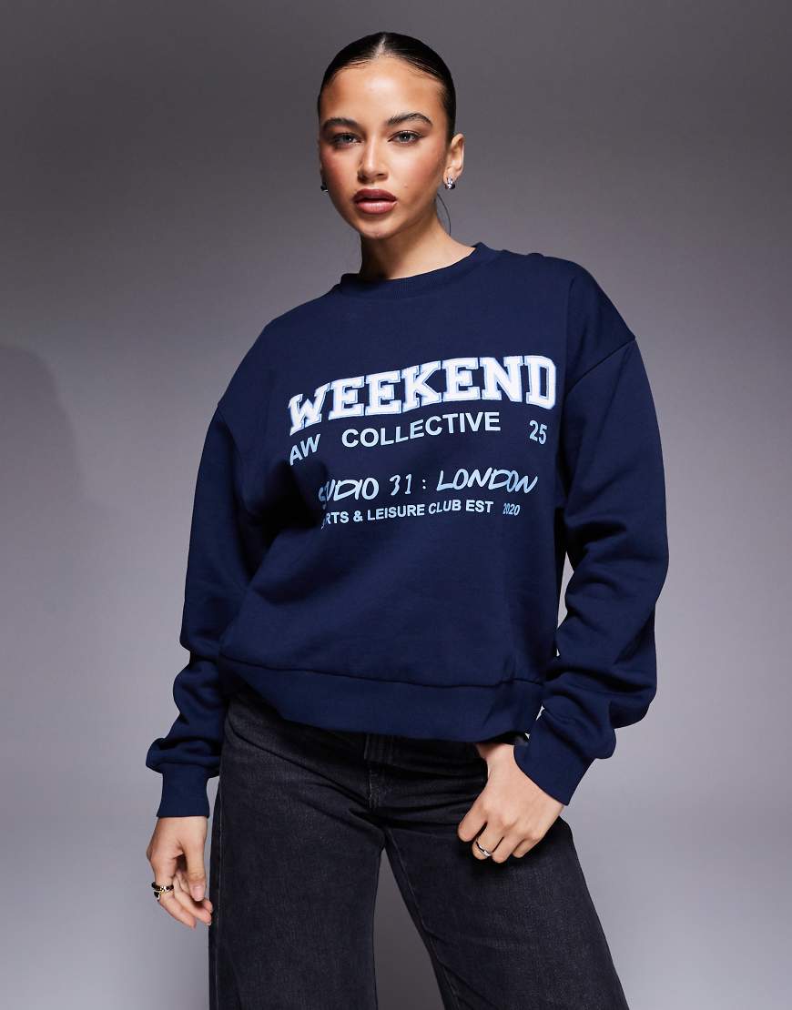 Weekend Collective - Sweatshirt in Marineblau mit Grafikprint von ASOS Weekend Collective