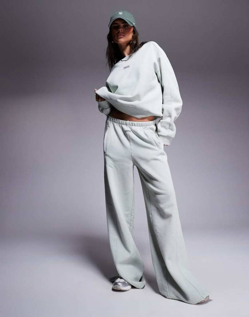 Weekend Collective - Sweatshirt in verwaschenem Salbeigrün mit Ziernähten, Kombiteil von ASOS Weekend Collective
