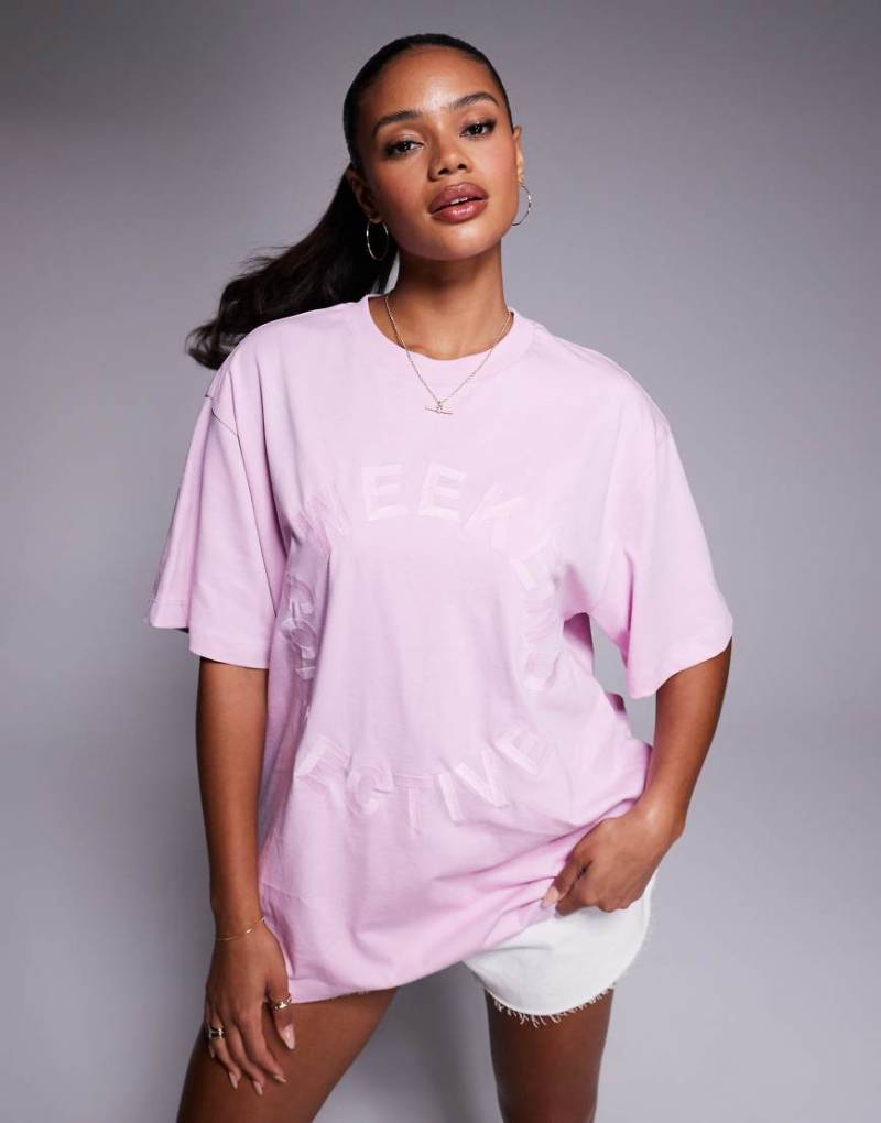 Weekend Collective - T-Shirt in Rosa mit rundem Print von ASOS Weekend Collective