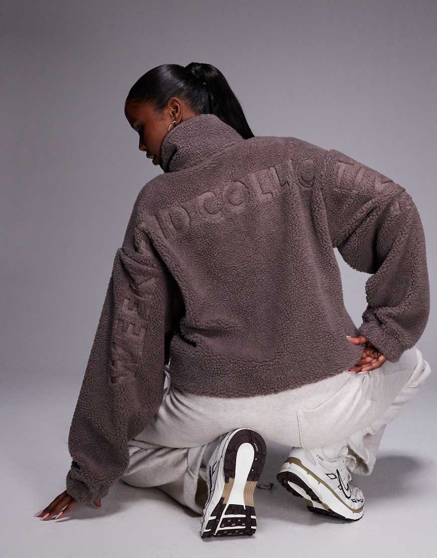 Weekend Collective - Teddy-Fleecejacke in Taupe mit durchgehendem Reißverschluss und Ausbrenner-Grafik-Neutral von ASOS Weekend Collective