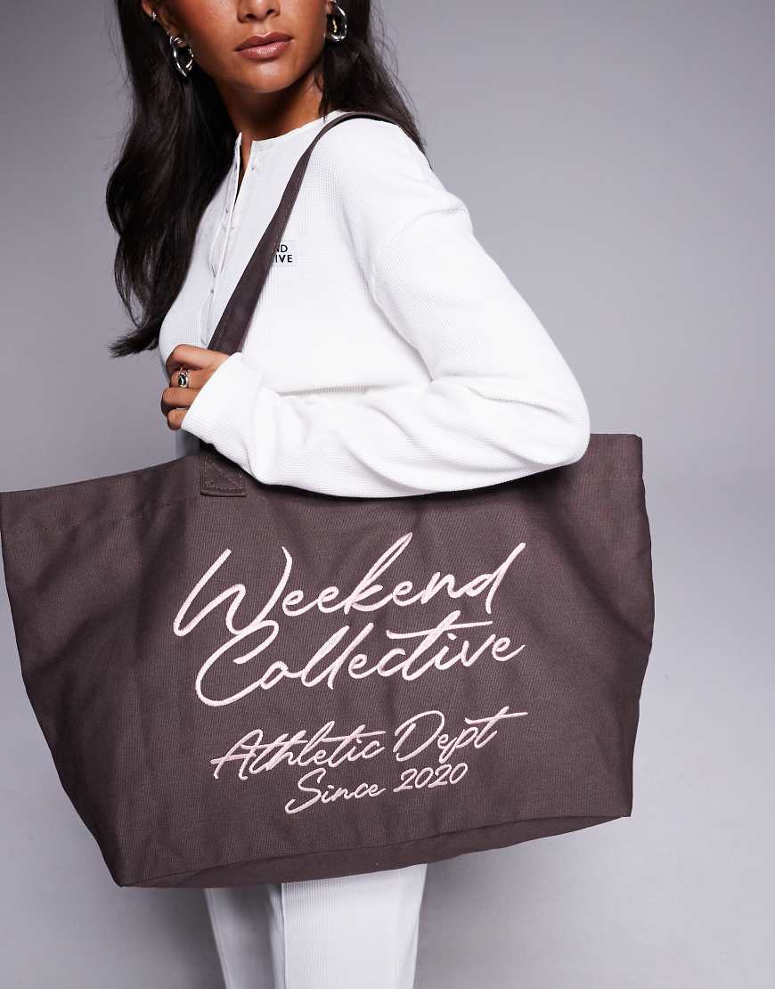 Weekend Collective - Tragetasche in Schokobraun mit Kritzelstickerei von ASOS Weekend Collective